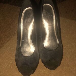 Lulu Townsend black open toe shoe